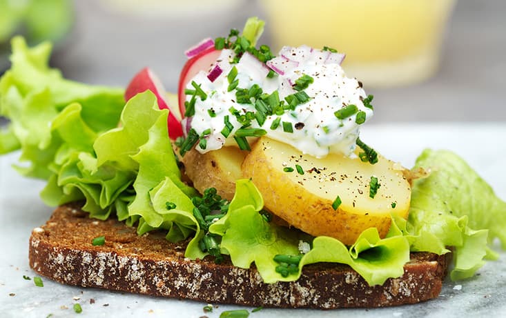 Smörrebröd med gräslökscrème - Skanörgrova - Recept | Pågen